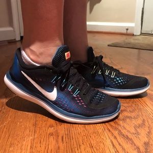 Nike Flex Run Sneakers